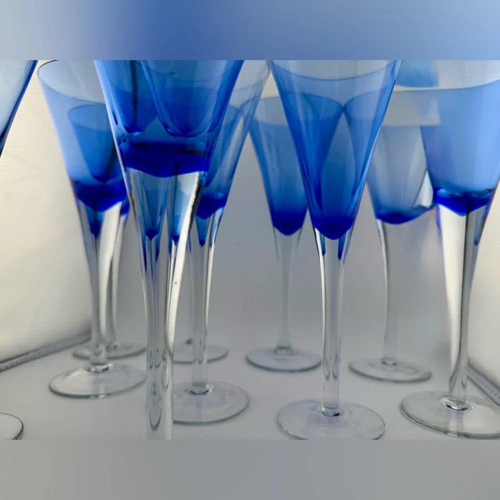 4 Crate & Barrel Blue Rhapsody tulip champagne flutes /martini glasses. 8oz